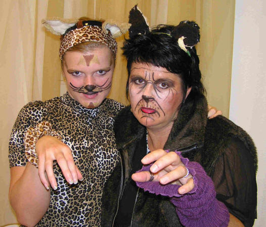 Grizabella-and-daughter