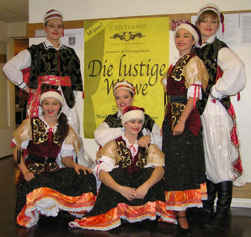 Dansgroep_Ricardo_Sibelo_die_lustige_Witwe_2006