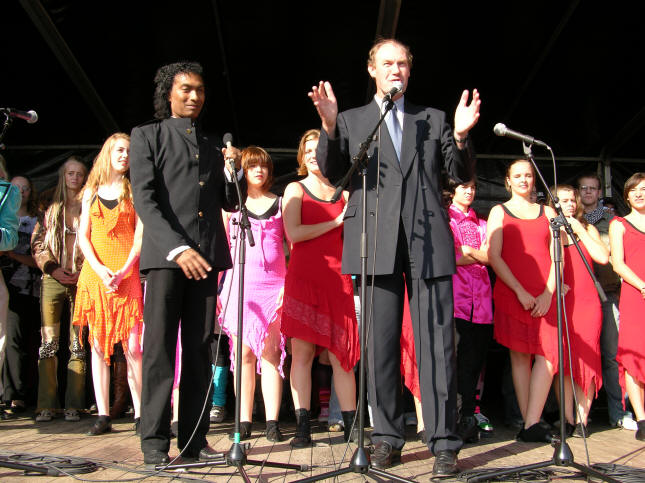 Uitmarkt_2008_Ricardo_Sibelo_en_Burgemeester_Waaijer